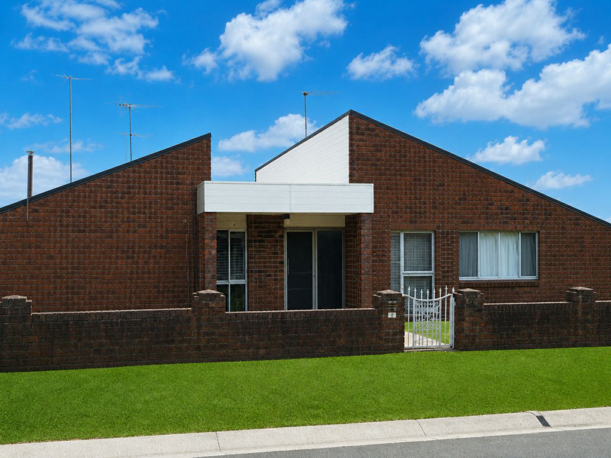 7 Rochester Drive, Mount Warren Park - image 1