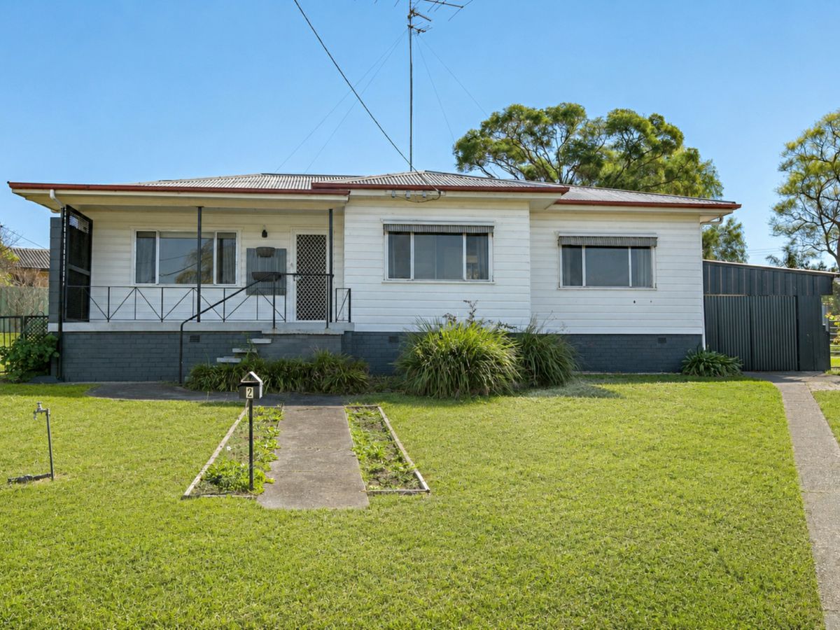 2 Cedar Crescent, Gloucester - image 1