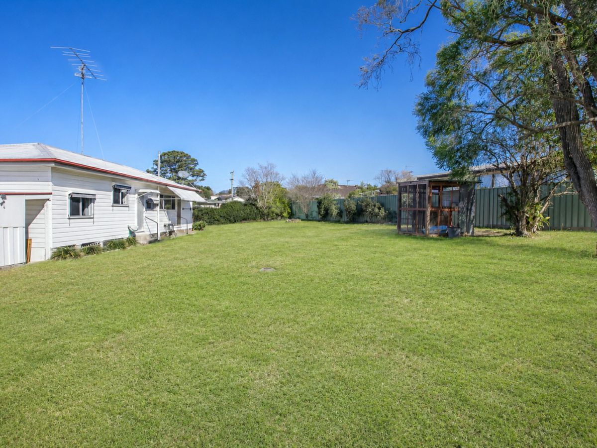 2 Cedar Crescent, Gloucester - image 3
