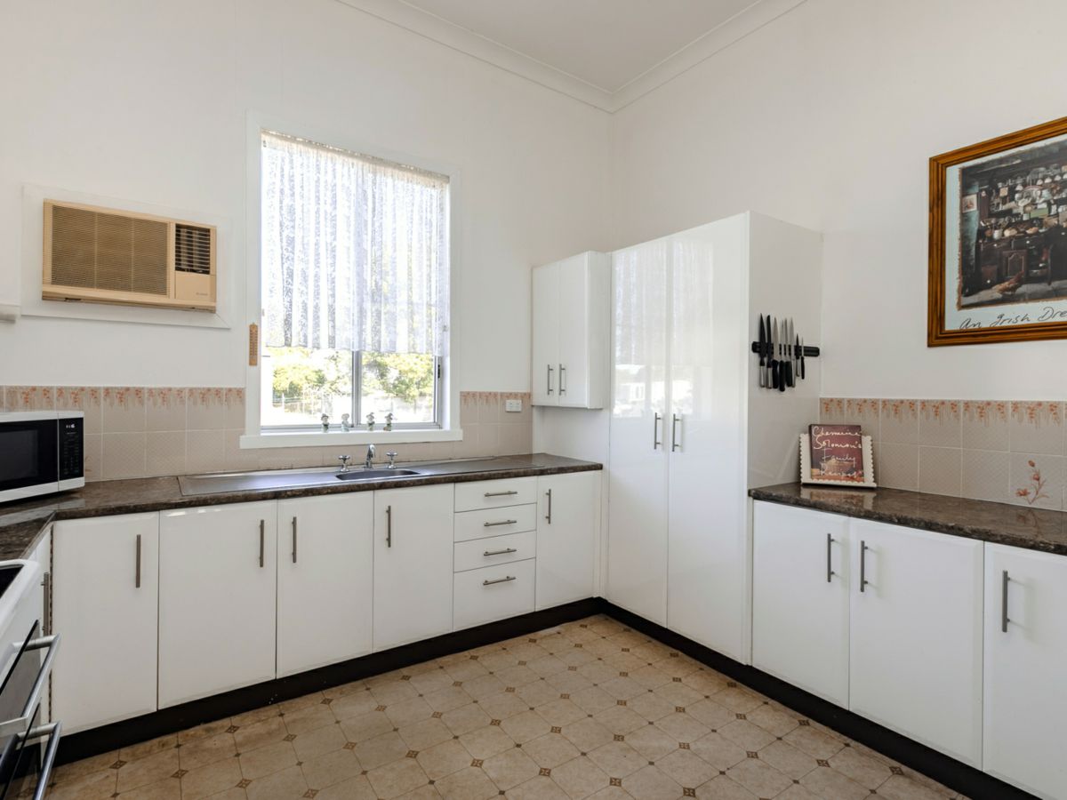 9 Railway Street, Gloucester - image 2