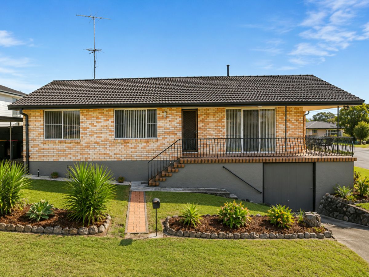 1 Kurrajong Crescent, Gloucester - image 1