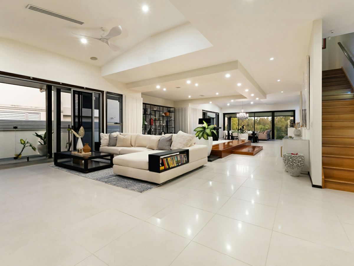5016 Emerald Island Drive, Carrara - image 3