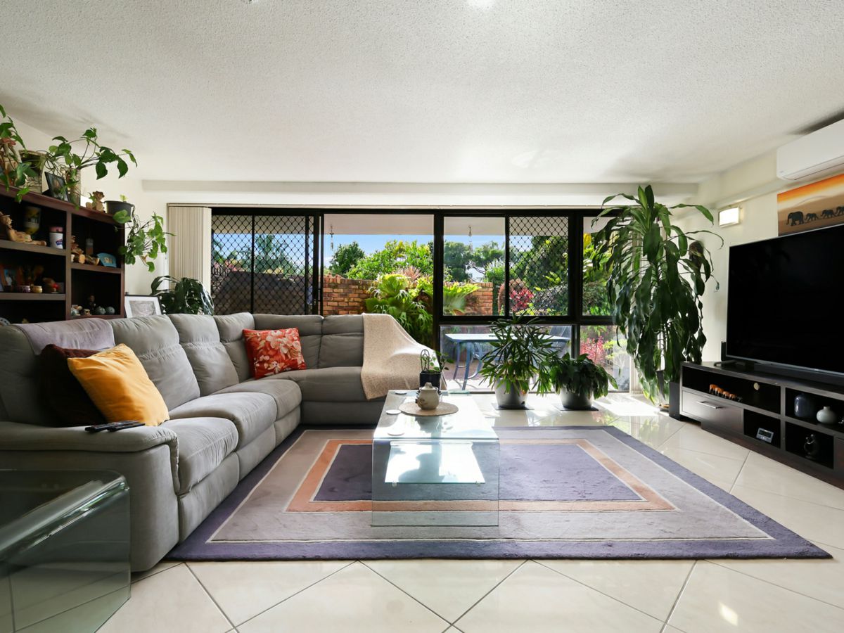 3/54 Hooker Boulevard, Mermaid Waters - image 1