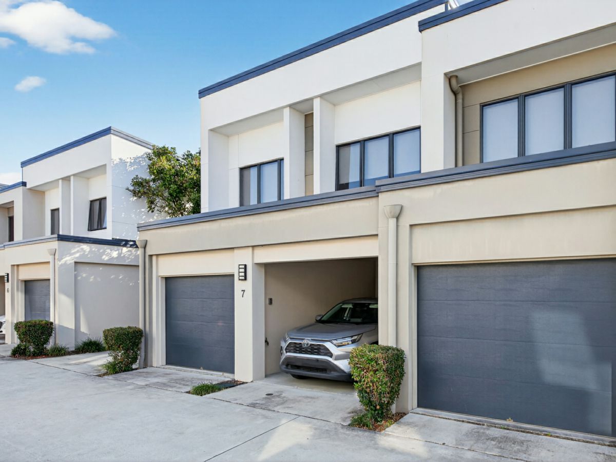 7/146 Marina Quays Boulevard, Hope Island - image 2
