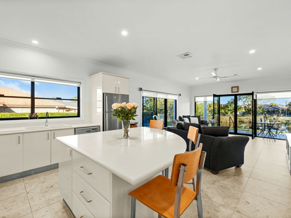 5 The Retreat, Tamworth - image 3