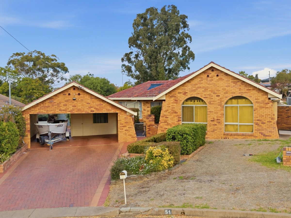 51 Holland Street, Tamworth - image 1