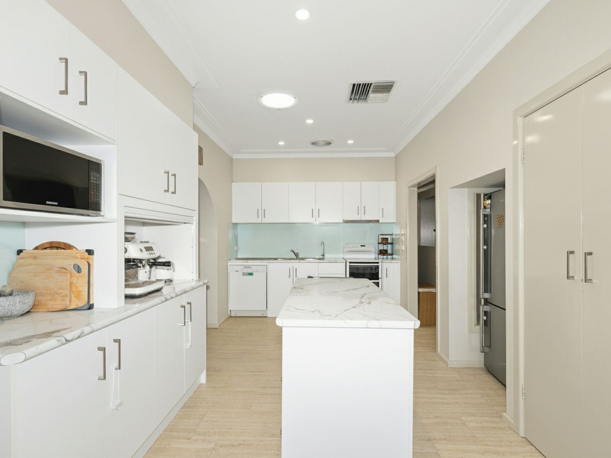 51 Holland Street, Tamworth - image 2