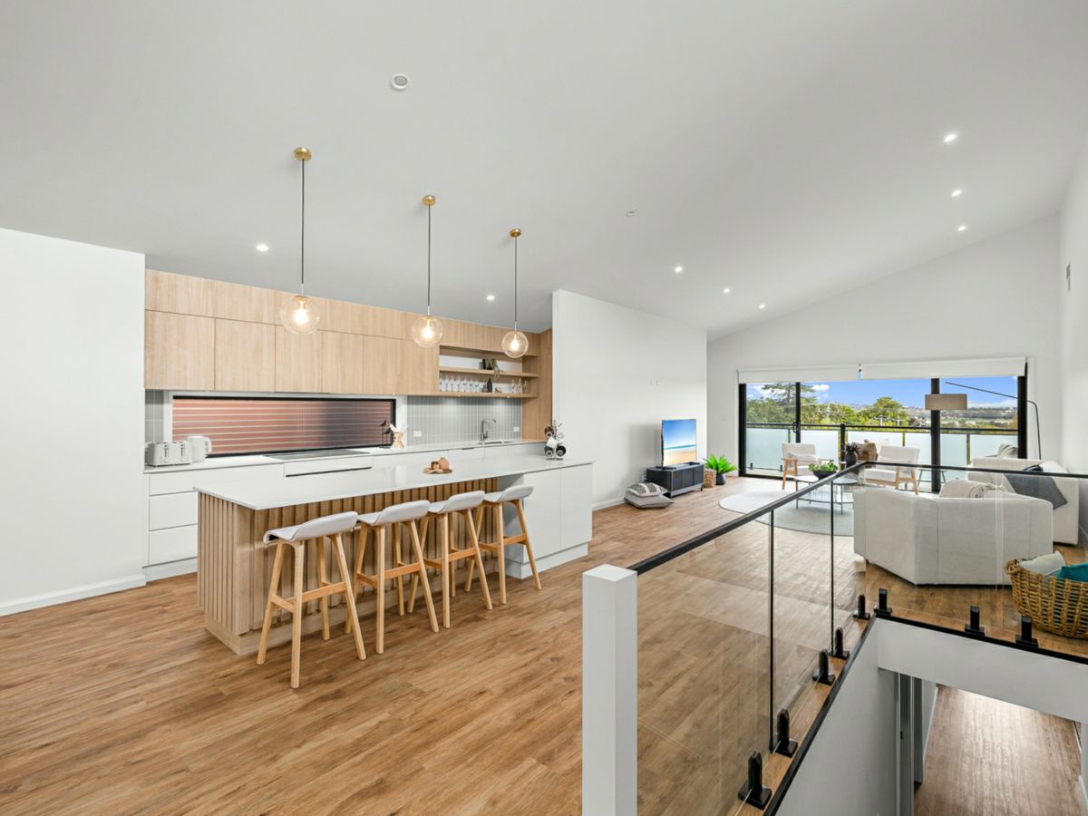 2/221 Carthage Street, Tamworth - image 2
