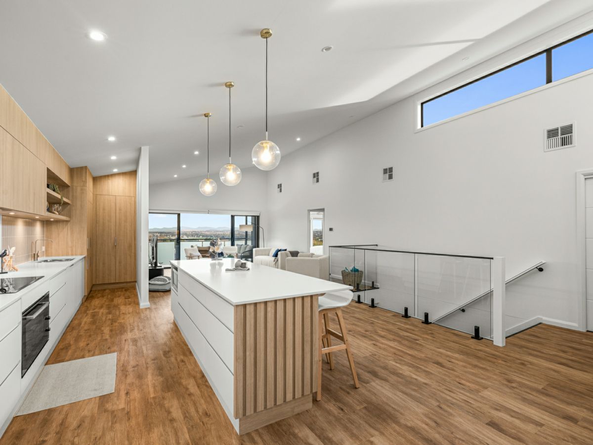 2/221 Carthage Street, Tamworth - image 3