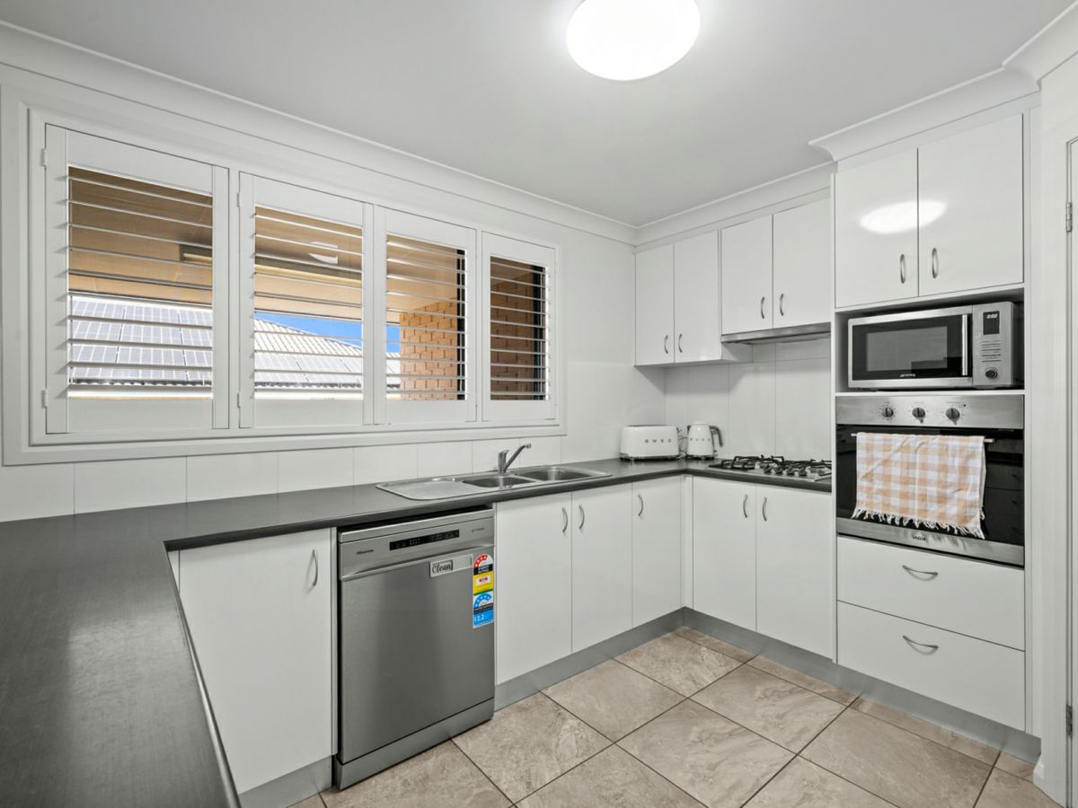 16 Lake Place, Tamworth - image 3