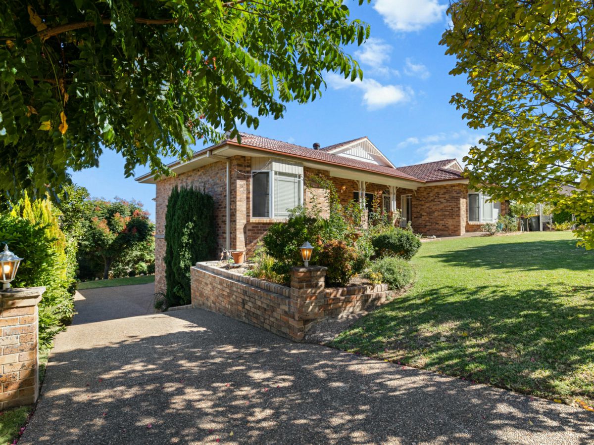 24 Prentice Avenue, Tamworth - image 1
