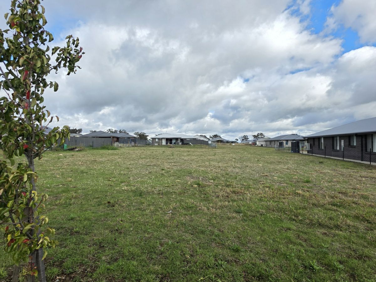 37 Peppercress Court, Tamworth - image 1
