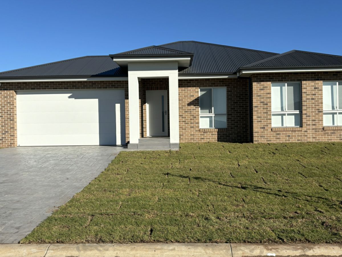 14 Muscat Close, Tamworth - image 1
