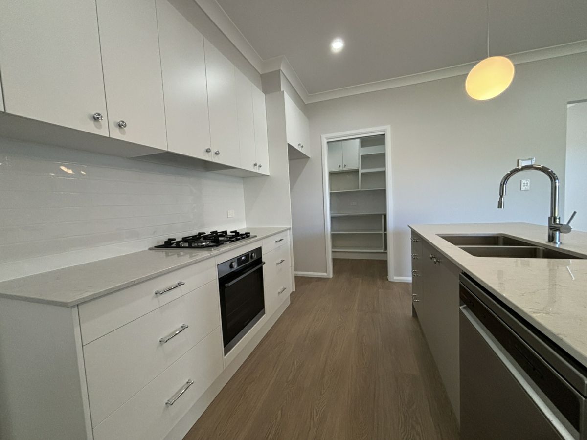 14 Muscat Close, Tamworth - image 2