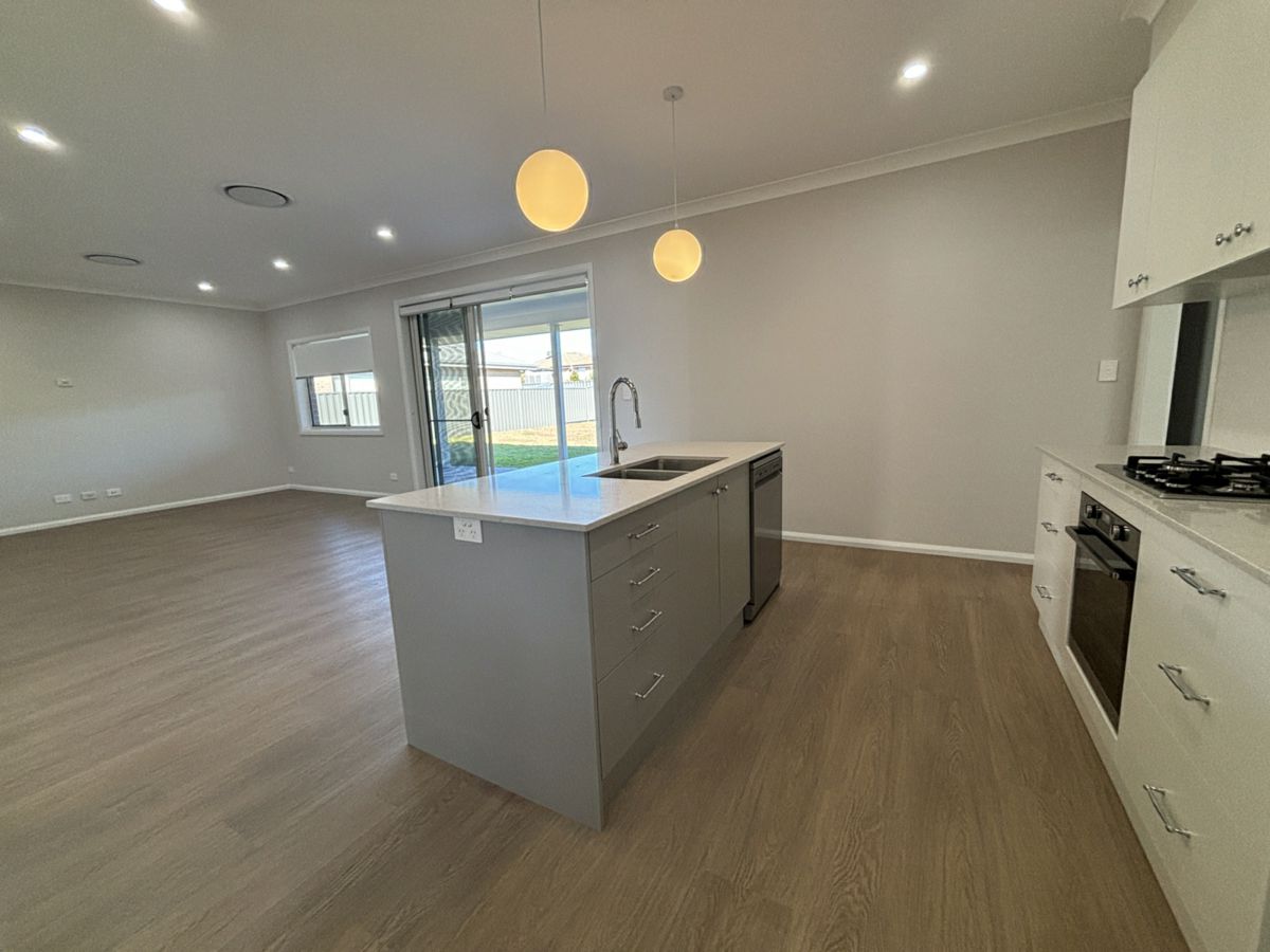 14 Muscat Close, Tamworth - image 3