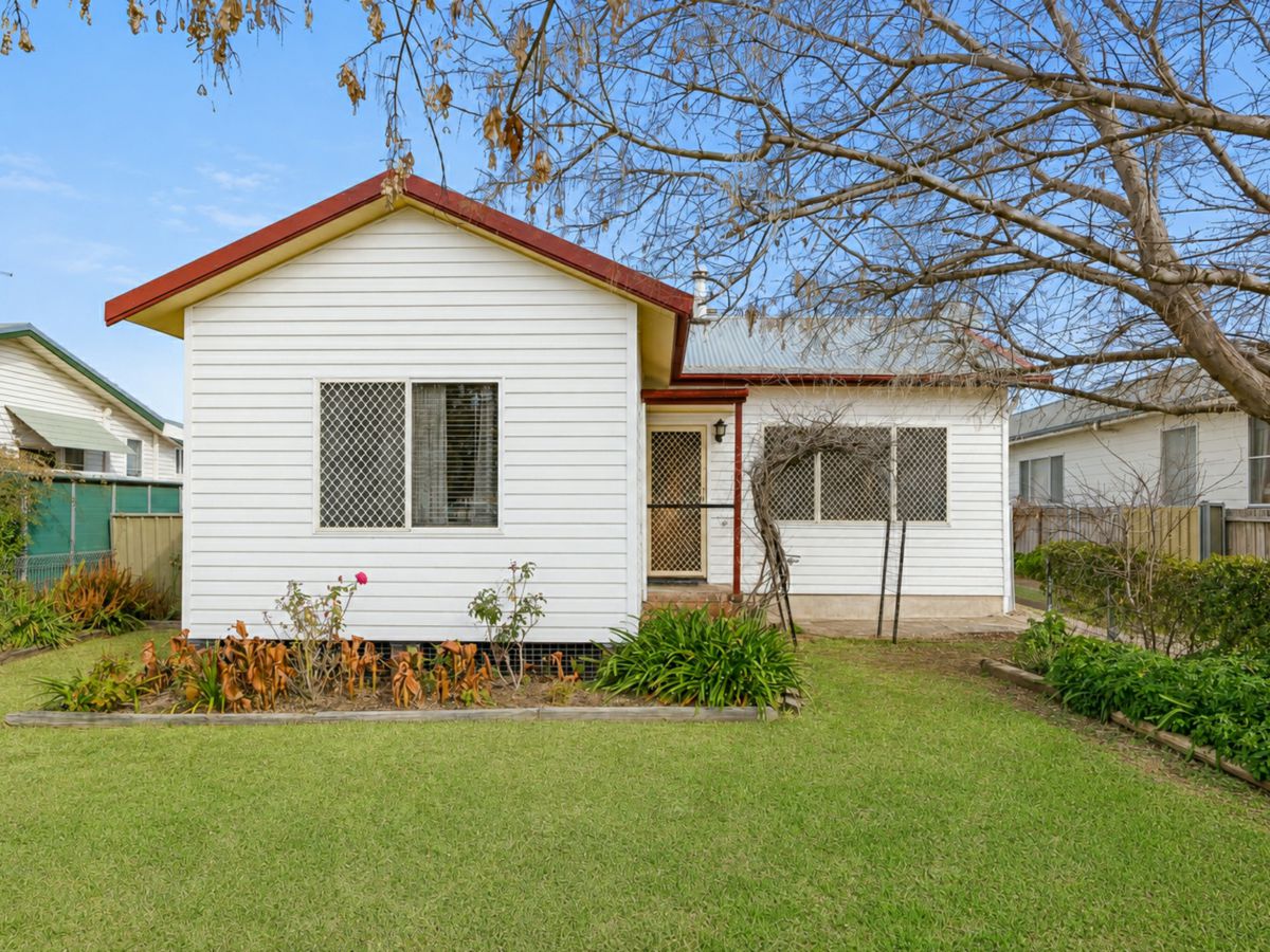 50 Stewart Avenue, Tamworth - image 1