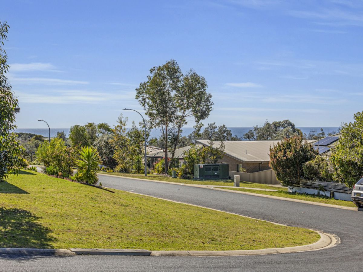 1/1 Krista Lee Court, Tura Beach - image 2