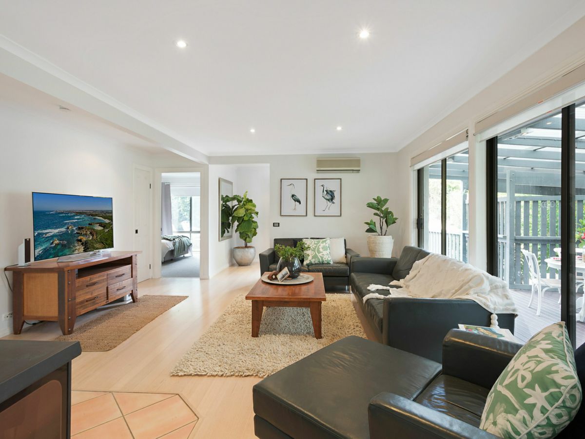 54 Surf Circle, Tura Beach - image 2