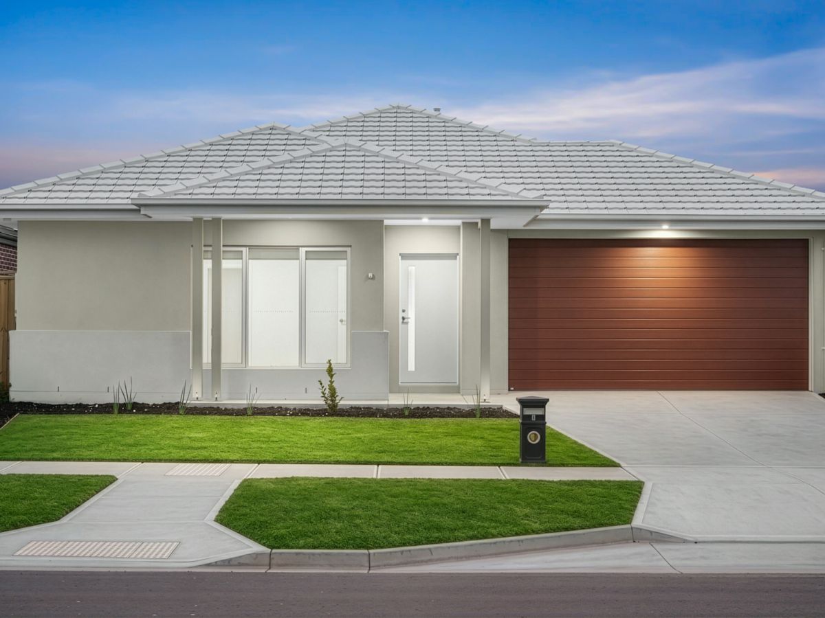 8 Climbing Drive, Wyndham Vale - image 1