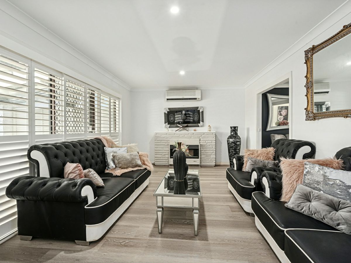 25 Ayres Crescent, Georges Hall - image 2