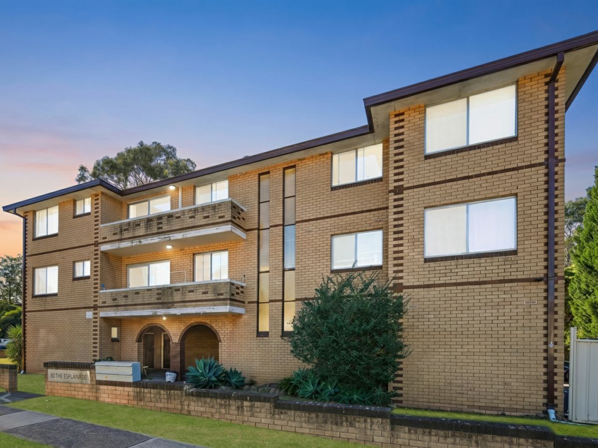 80 The Esplanade, Guildford - image 1