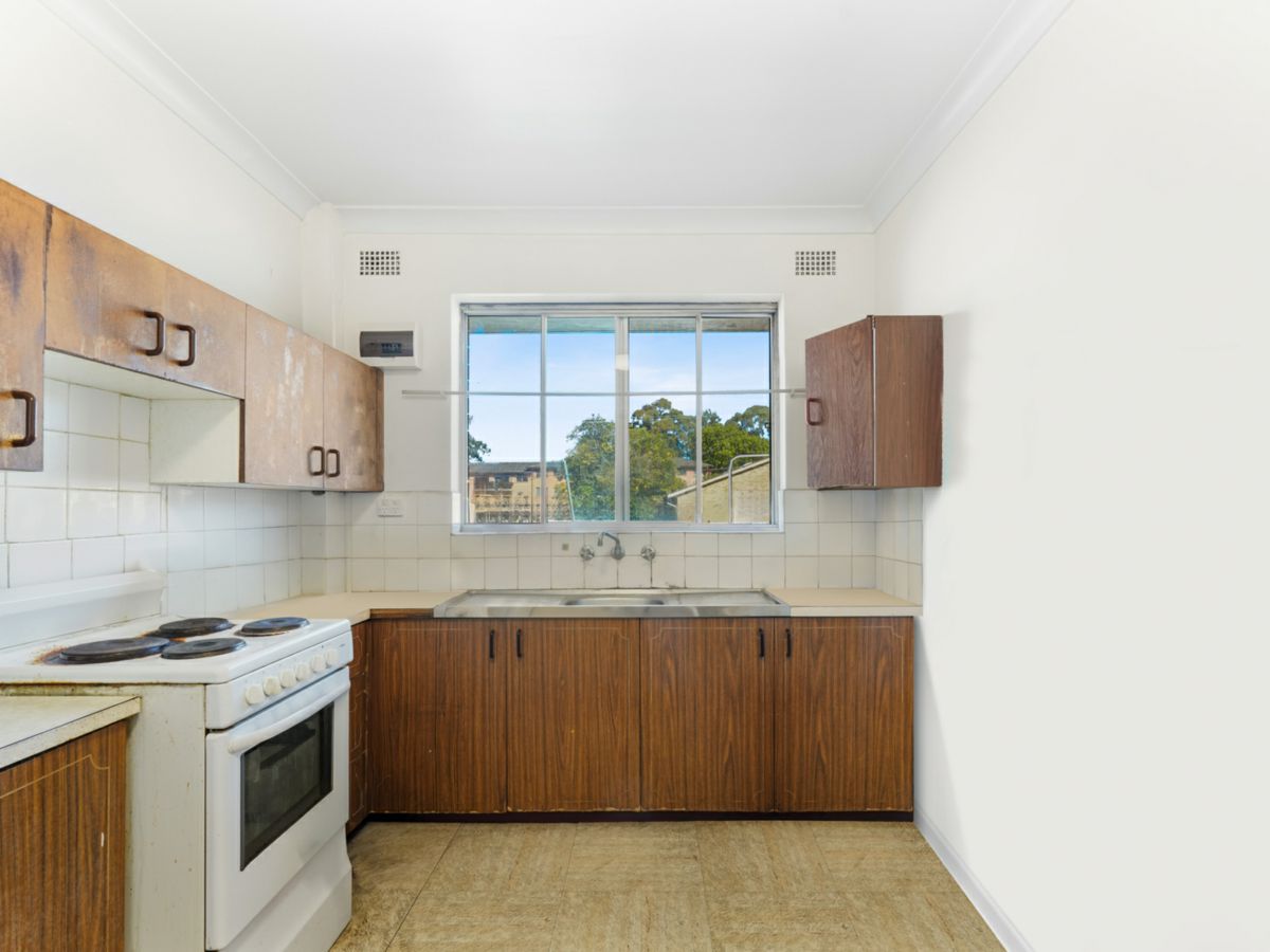 80 The Esplanade, Guildford - image 2