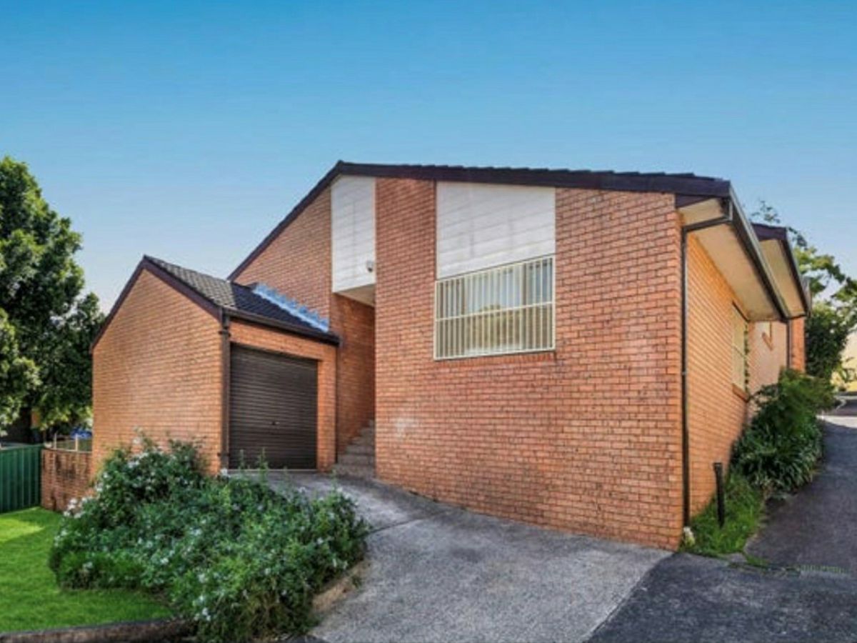 3/140 Greenacre Rd, Greenacre - image 1