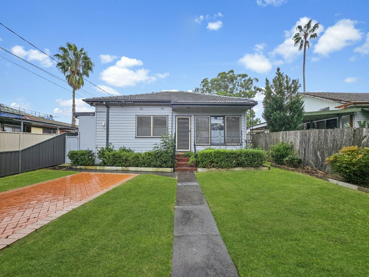 8 Endeavour Road, Georges Hall - image 1