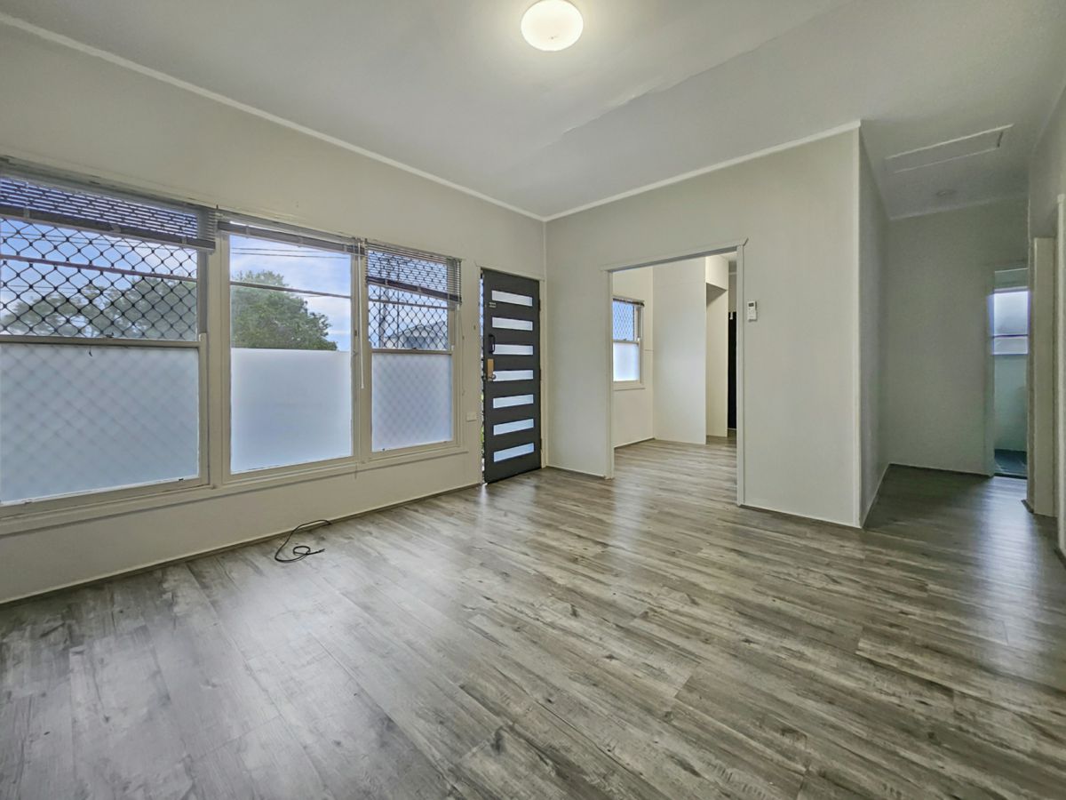8 Endeavour Road, Georges Hall - image 3