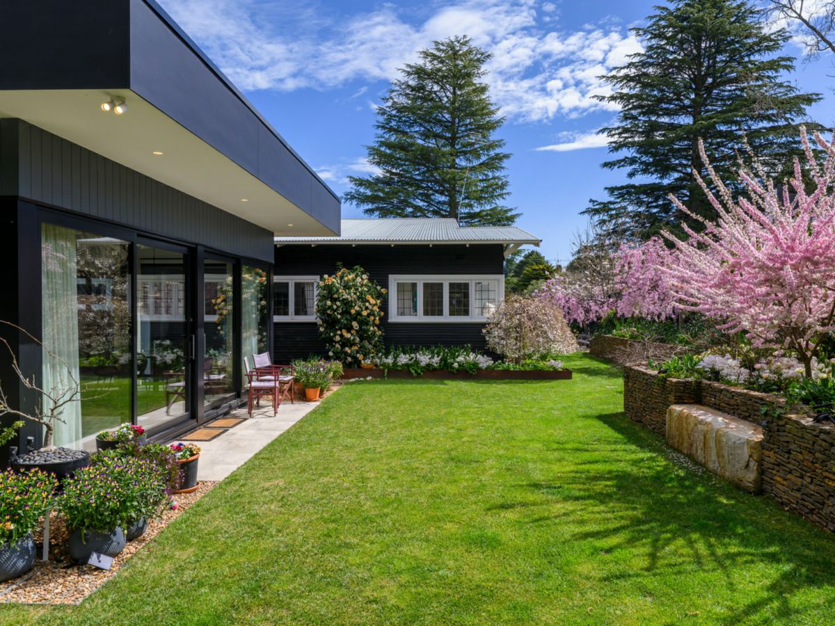 10 Blackheath Street, Leura - image 1