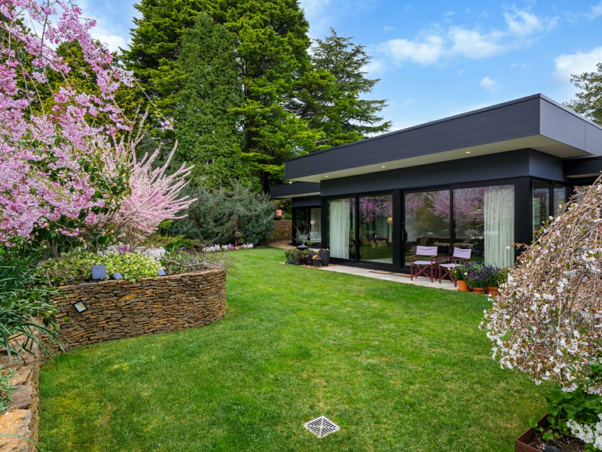 10 Blackheath Street, Leura - image 2