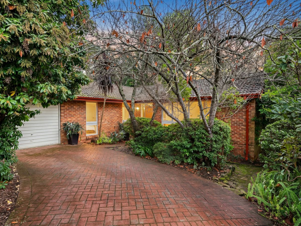 24 Minni Ha Ha Road, Katoomba - image 1