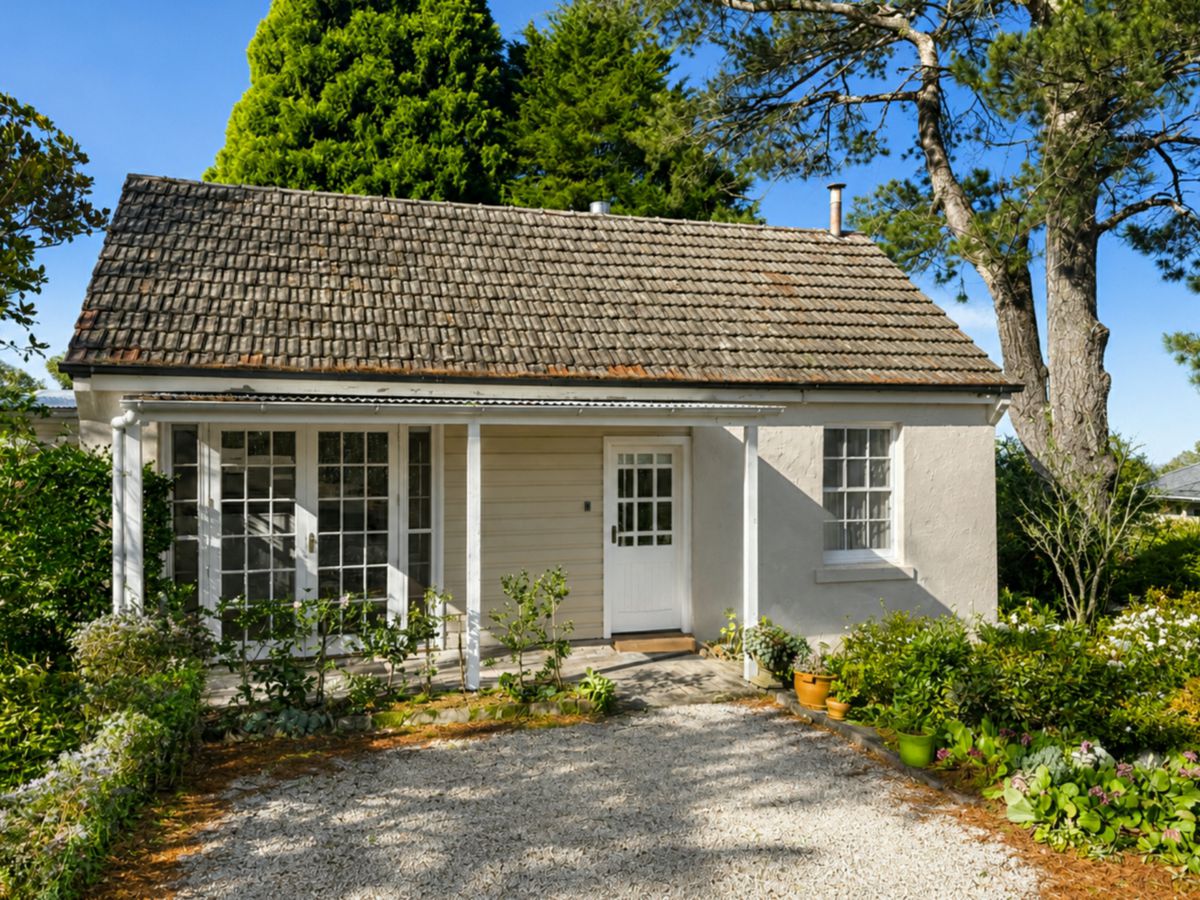 2/38 Blaxland Road, Wentworth Falls - image 1