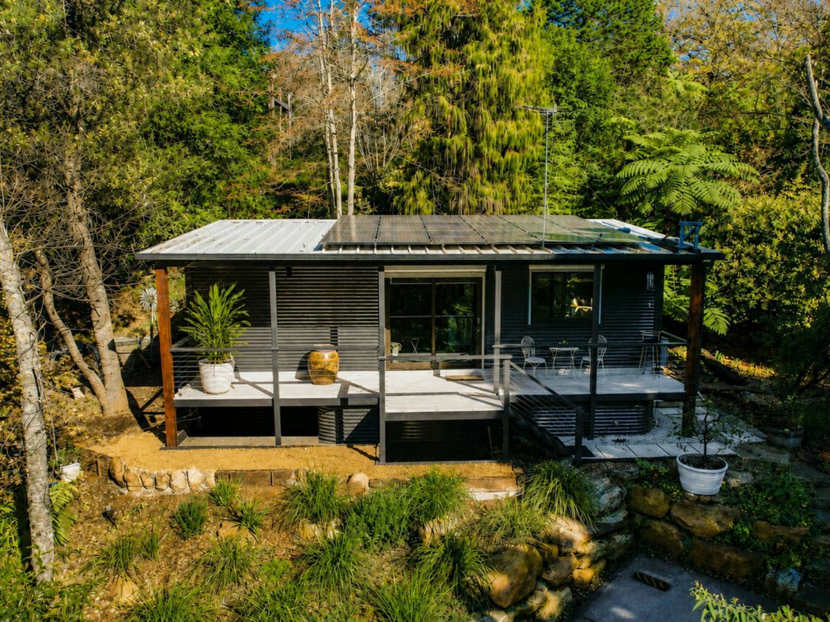 6 Rozelle Street, Wentworth Falls - image 1