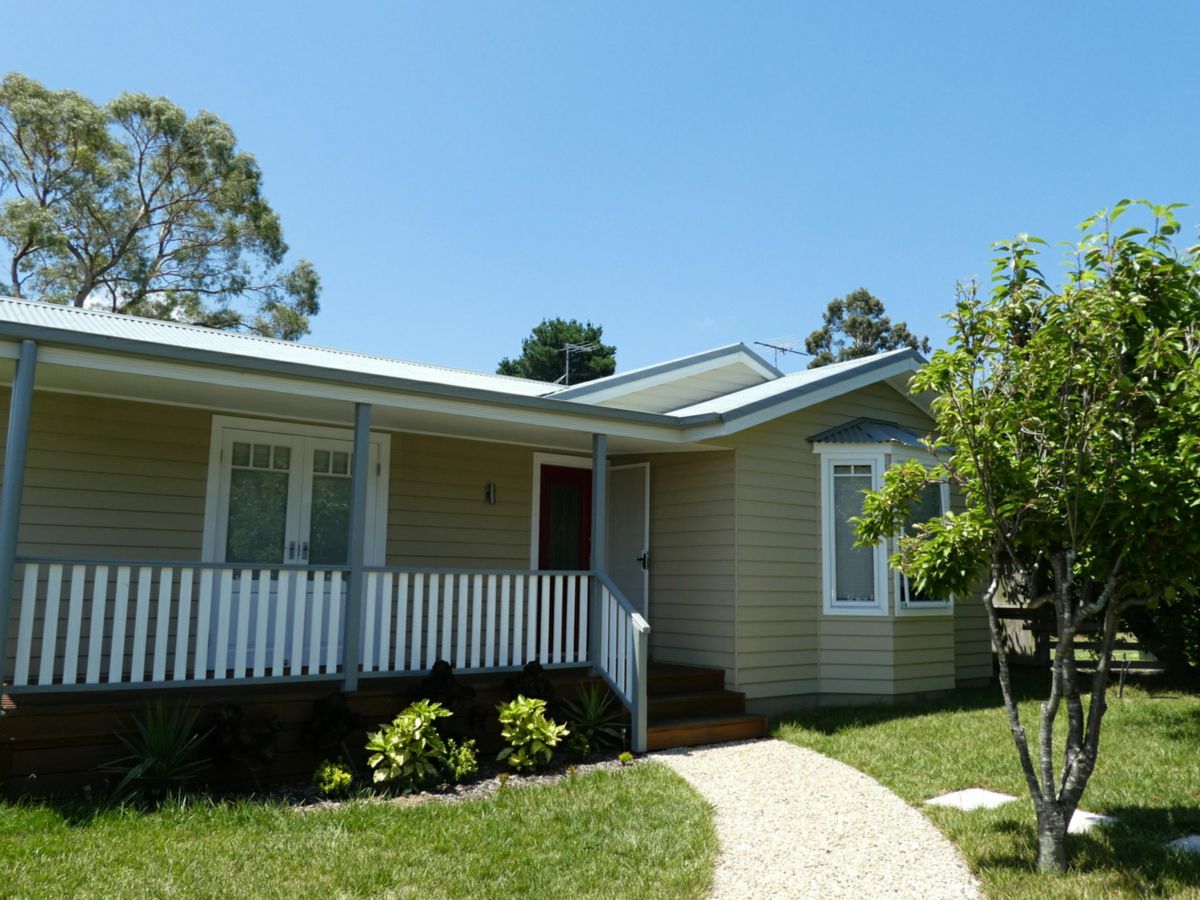 25 Alexandra Avenue, Wentworth Falls - image 1