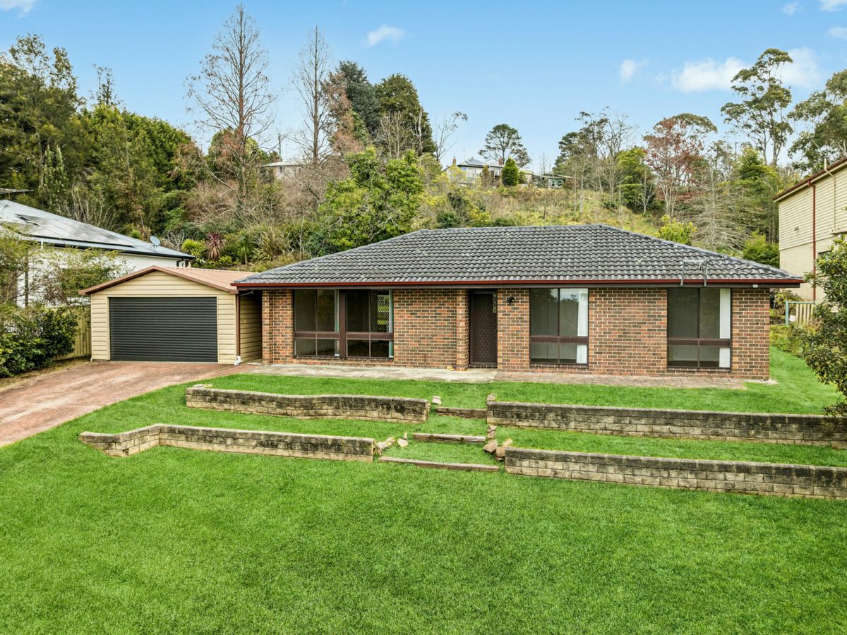 25 Taylor Avenue, Wentworth Falls - image 1