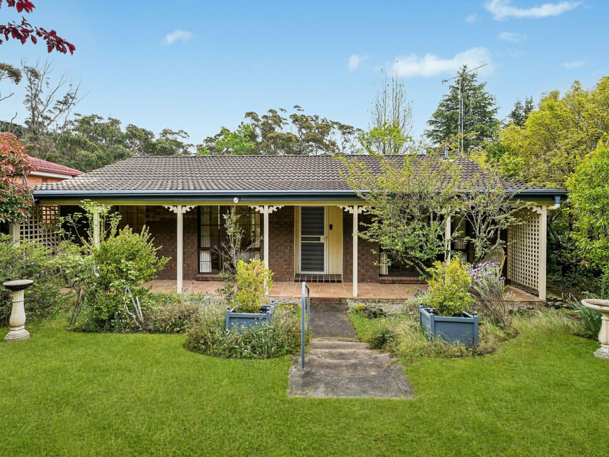 5 Hillcrest Road, Wentworth Falls - image 1