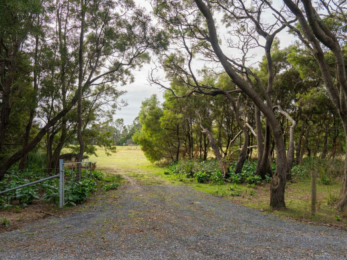 131A Paper Beach Road, Swan Point - image 2