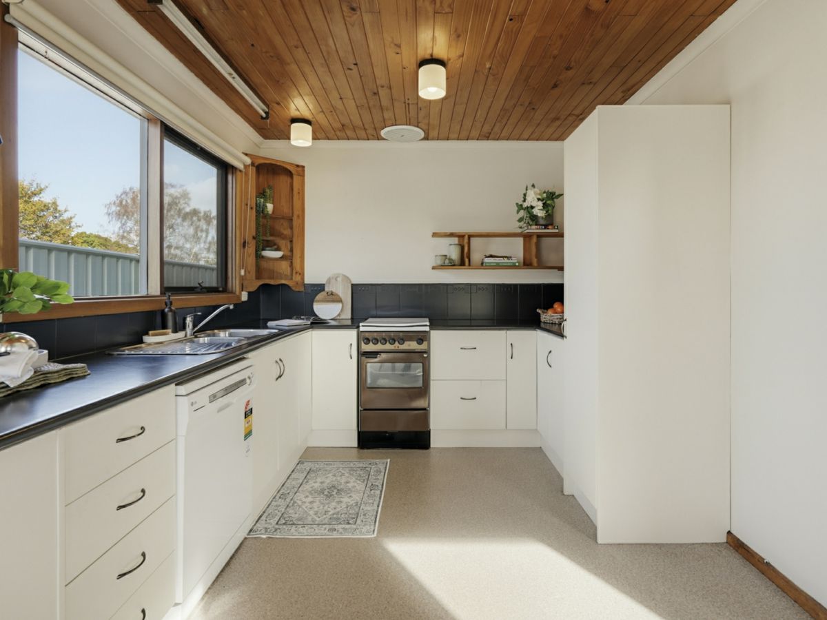 1A/33 Youl Road, Perth - image 2