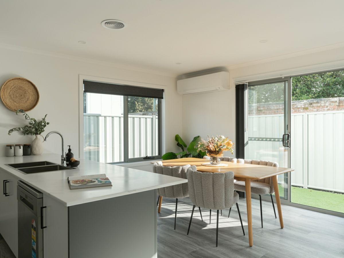 2/421 Hobart Road, Youngtown - image 1