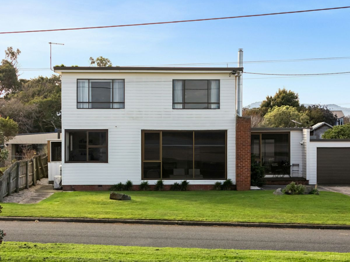 43 Esplanade North, George Town - image 2