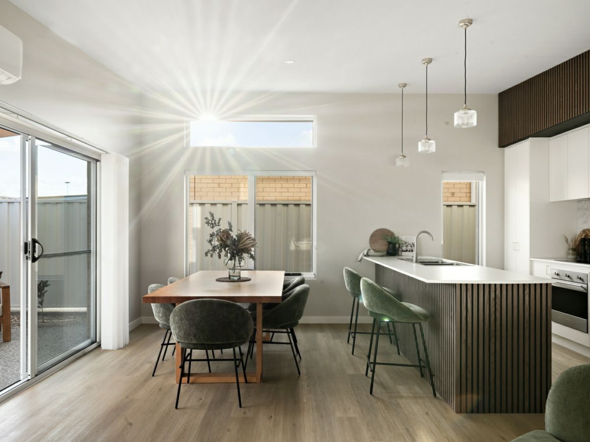 2/65 Cypress Street, Newstead - image 1