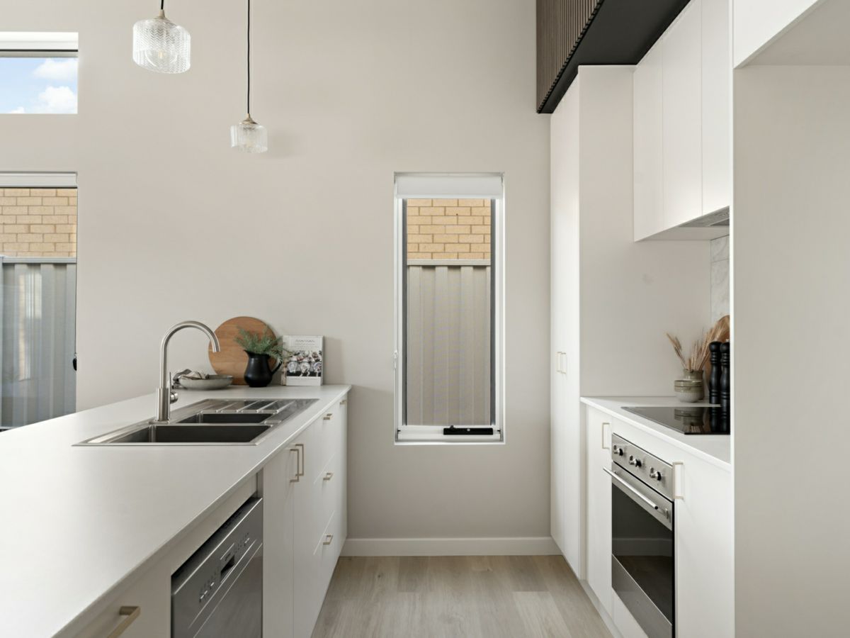 2/65 Cypress Street, Newstead - image 3