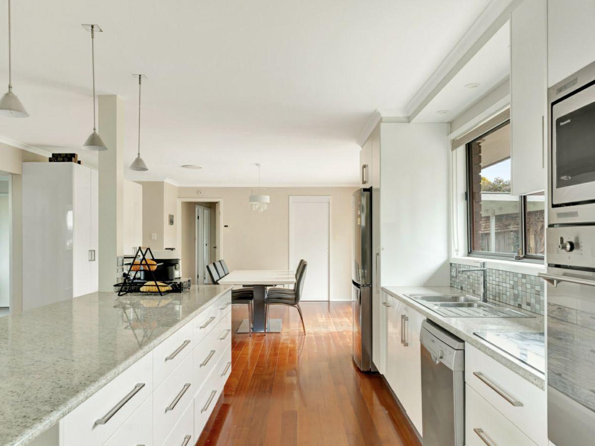 9 Bonnard Court, Newnham - image 2