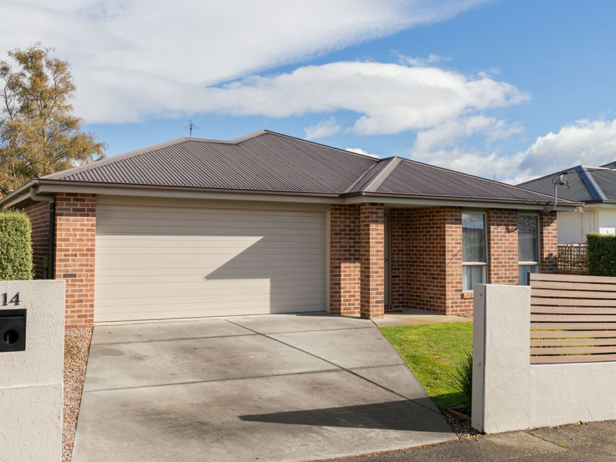 14 Riverdale Grove, Newstead - image 1