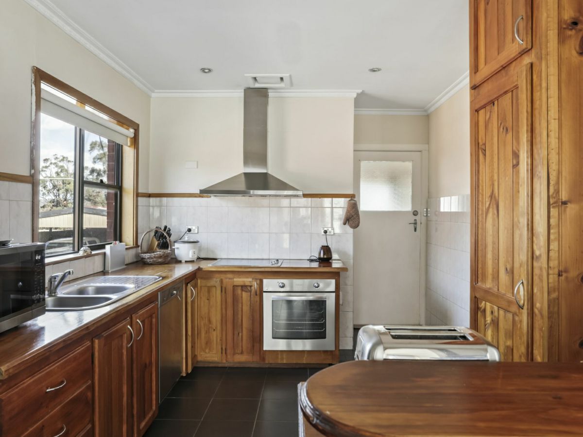 196 St Leonards Road, St Leonards - image 3