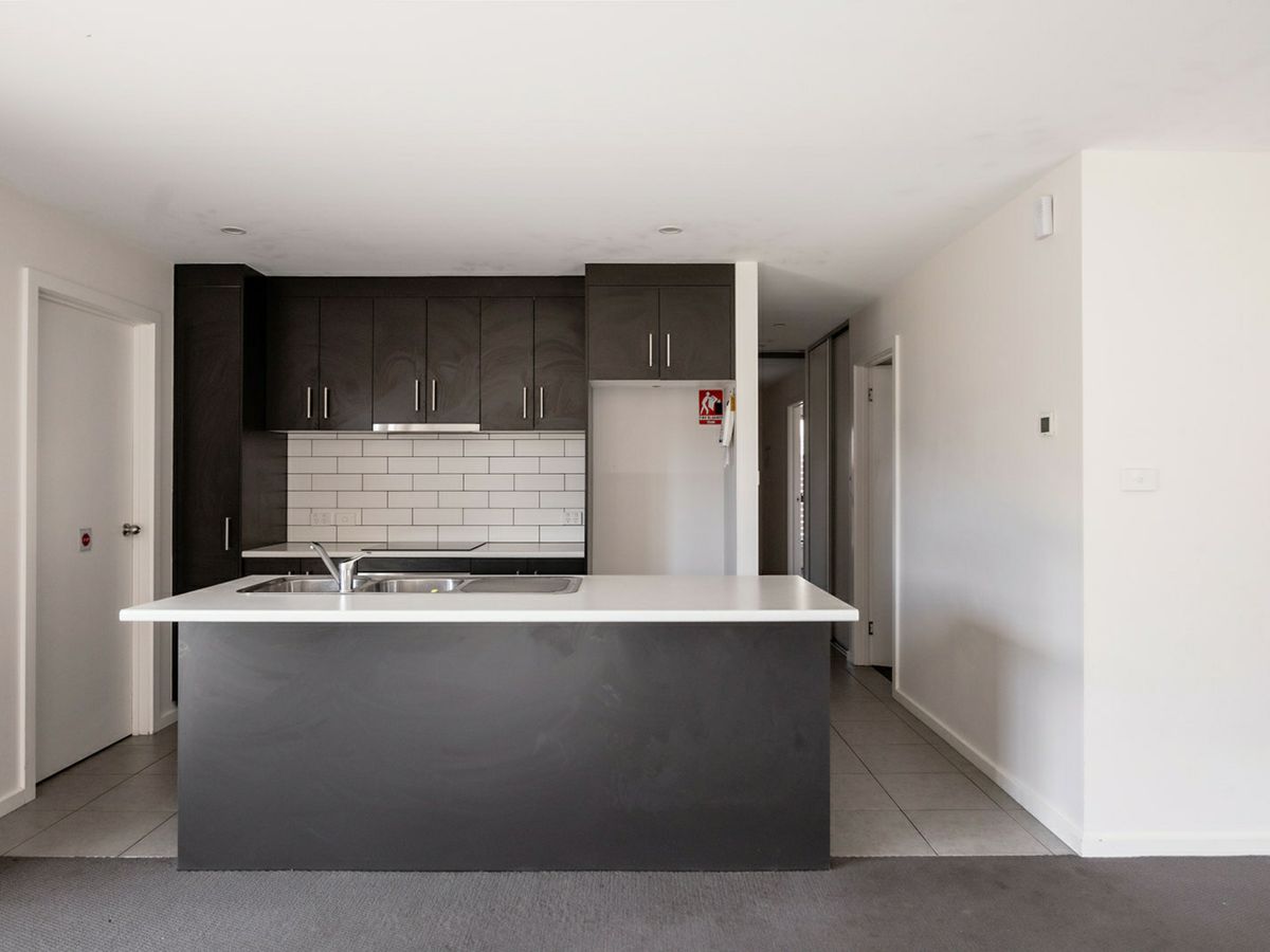 5/4 Haskell Road, Brighton - image 3