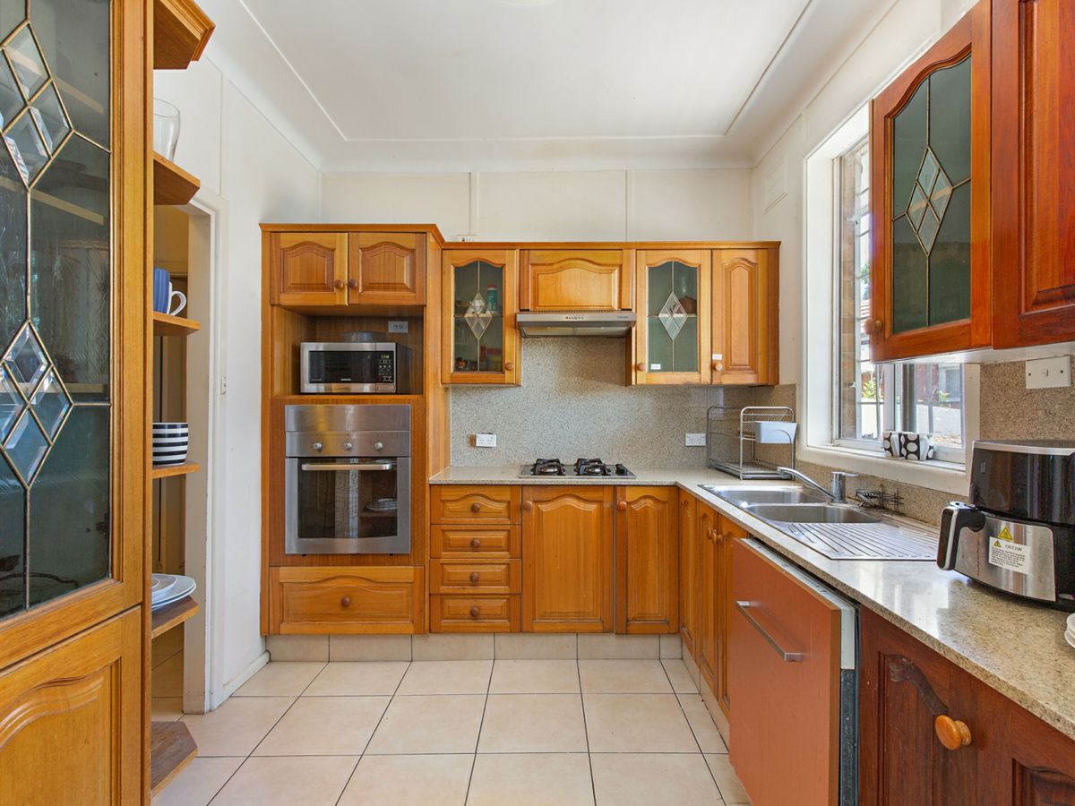 13 Raymond Street, Eastwood - image 2