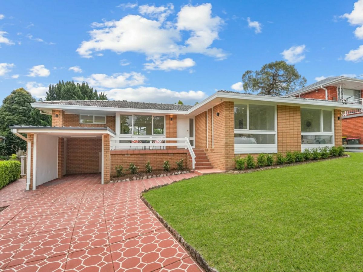 4 Engel Avenue, Marsfield - image 1