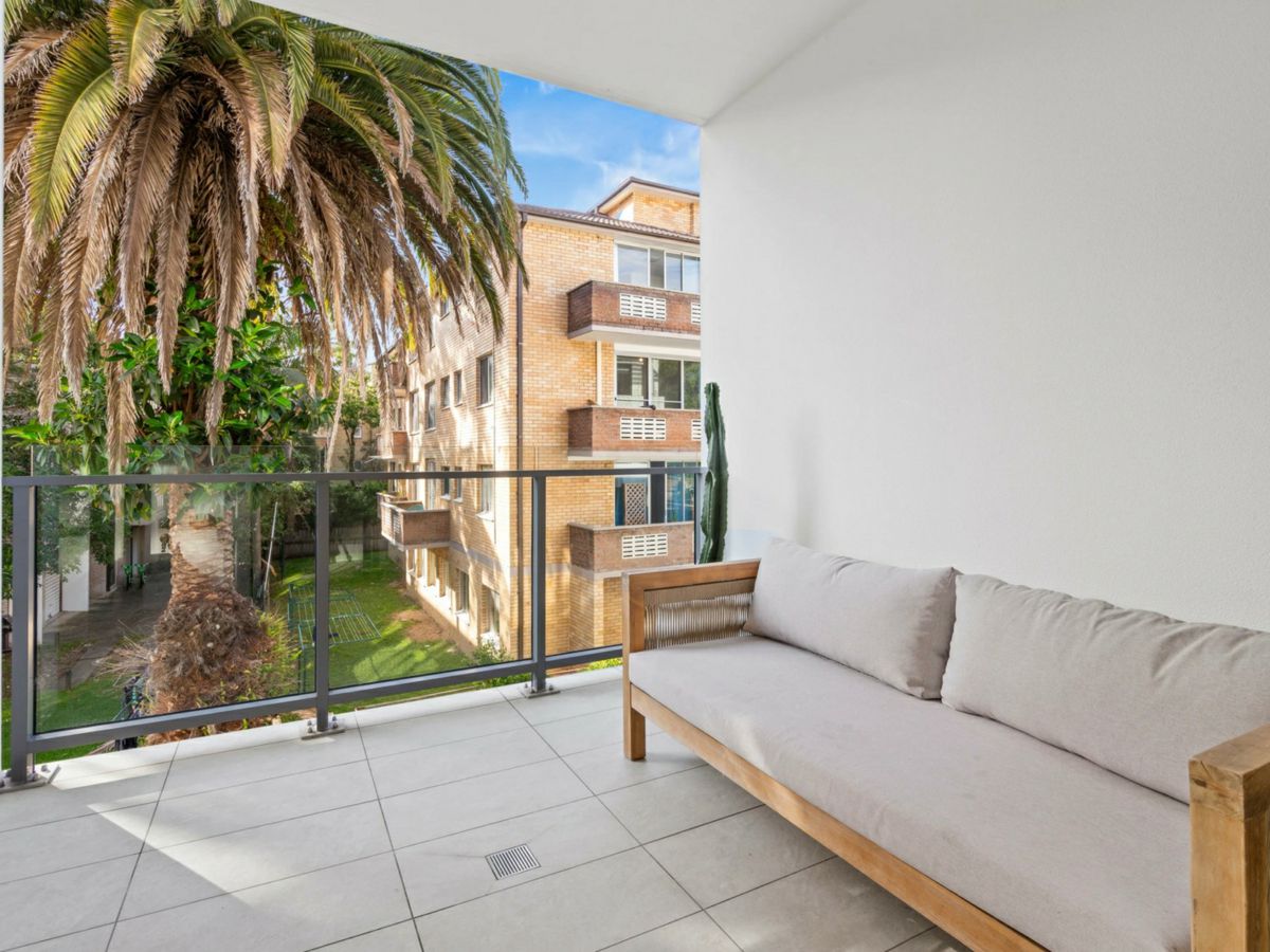 212/105 Wellington Street, Bondi Beach - image 3